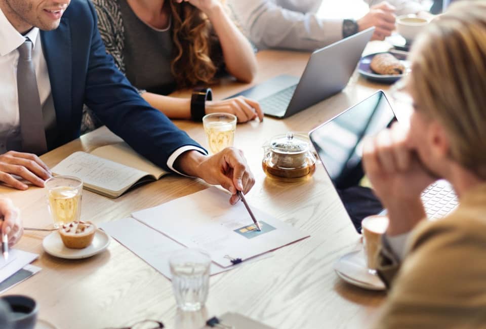 thu hút và phát triển nhân tài